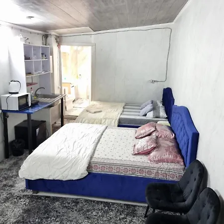 Central Rooms *